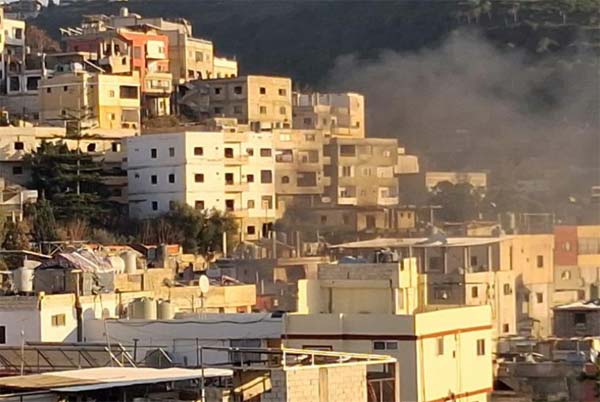 عين الحلوة بين الغارات الإسرائيلية والرسائل النارية