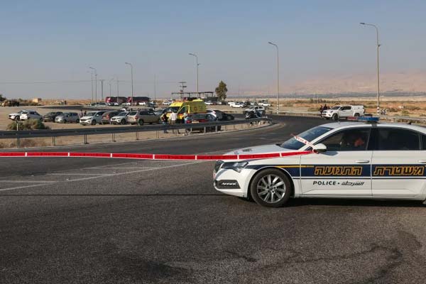 قتيلان إسرائيليان في عملية إطلاق نار على جسر اللنبي