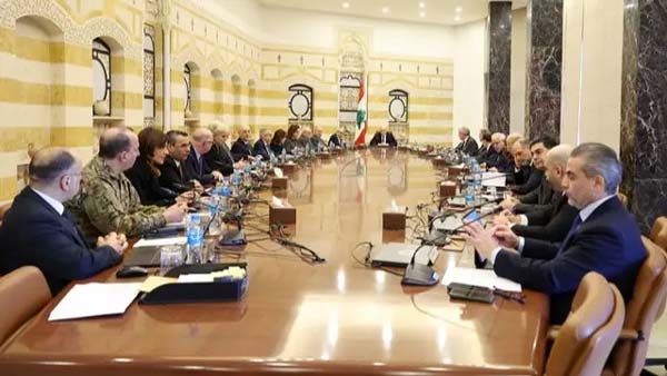 مجلس الوزراء: حظر فوري لنشاطات حزب الله العسكرية وإلزامه بتسليم سلاحِه والمباشرة بتنفيذ خطة حصر السلاح شمال الليطاني وإلإستعداد لاستئناف المفاوضات بمشاركة مدنية ورعاية دولية