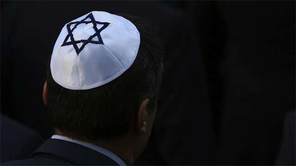 قانون فرنسي بتغريم كل يهودي لا يضع الشعار الأصفر على ثيابه لتفريقه عن المسيحي