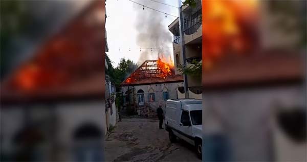 احتراق فندق "كرز" الأثري في إهدن