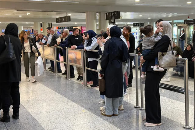 فرح لا يكتمل وحذر لا يغيب.. شاهد حكايات عائدين عبر مطار بيروت بعد الهدنة