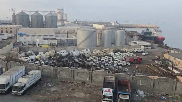 غارة سعودية على ميناء المكلا.. وبيان شديد اللهجة ضد الإمارات التي أعلن سحب قواتها في اليمن