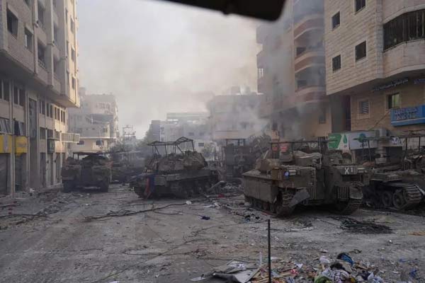 جنرال إسرائيلي: لقد خسرنا الحرب.. عشرات الدبابات ما زالت عالقة في غزة..