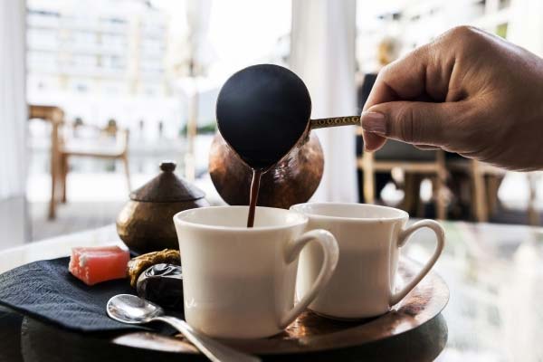 8 مشروبات صحية بديلة عن القهوة لتعزيز طاقتك في الصباح