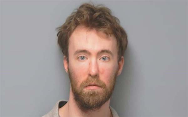 حفيد يخنق جدته البالغة 96 عامًا ويحرقها طمعًا في الميراث 