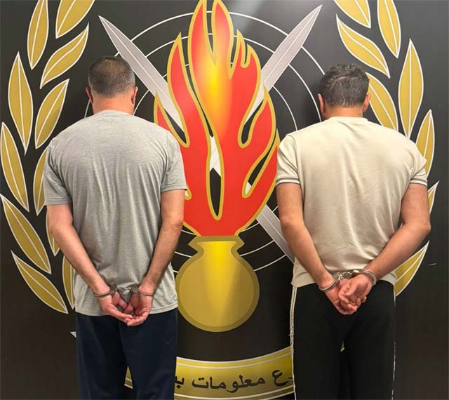 استوليا على 429 ألف دولار خلال نقله إلى أحد المصارف